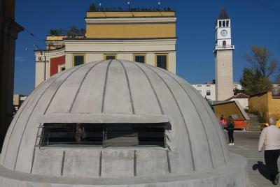 Tour privado de día completo en Tirana, historia, artes y almuerz