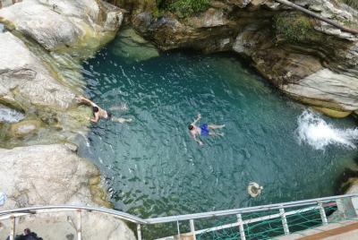 Visita en un tour de medio día por Lumas, la Cueva del Dragón y e