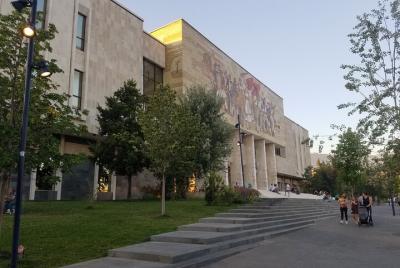 Tour comunista de Tirana y degustación de rakia Tour comunista de Tirana y degustación de rakia