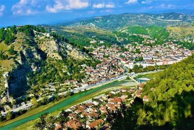 Berat Tours: amanecer en las ruinas de Gorica, senderismo y comid