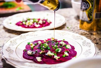 Comida gourmet argentina moderna con locales en su hogar en el ce