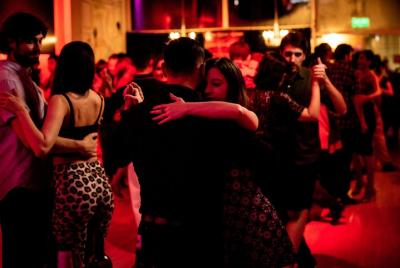 Auténtica noche de tango con un guía local