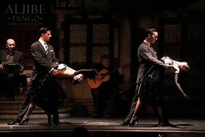 Cena-espectáculo de tango temprano con traslado privado Cena-espectáculo de tango temprano con traslado privado