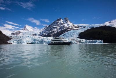 Experiencia de navegación gourmet por el glaciar Perito Moreno