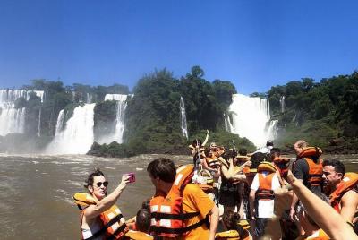 Cataratas Argentinas Tour y Great Adventure on boats tour