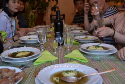 Cena austriaca con una familia local en Viena