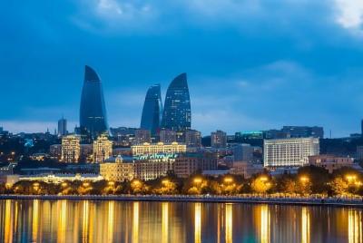 Excursión a pie privada de medio día a Bakú con recogida