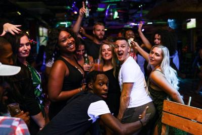 Tours de vida nocturna por expresiones Bahamas Entertainment Tours de vida nocturna por expresiones Bahamas Entertainment