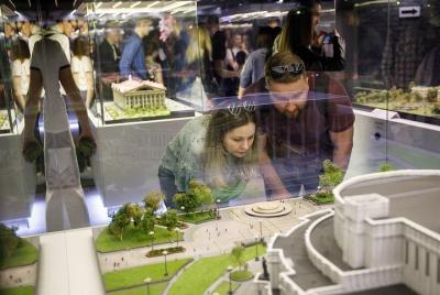 Minsk: recorrido por la ciudad y visita al museo 