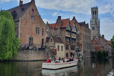 ¡Descubriendo con un barco en Brujas!