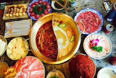 Xi'an, comida deliciosa, cena con cena de olla caliente por la ca