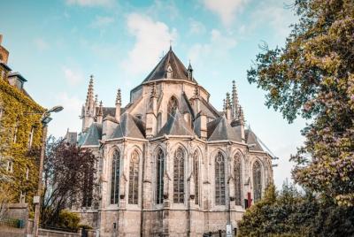 El juego de escape urbano autoguiado alquimista en Mons