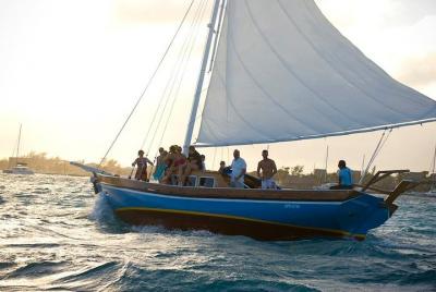 Ambergris Caye Sunset Sail Tour en el velero Sirena Azul de 40  Ambergris Caye Sunset Sail Tour en el velero Sirena Azul de 40 '