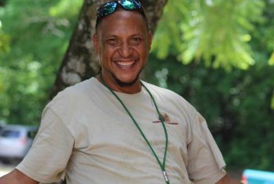 Aventura en tubo de cueva sin complicaciones desde la ciudad de B