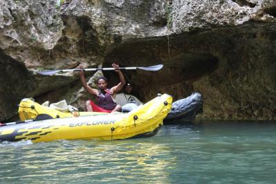 Kayak en cueva para pasajeros de cruceros Kayak en cueva para pasajeros de cruceros