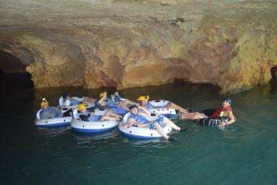 Tubing en cuevas desde el puerto de cruceros de la ciudad de Beli Tubing en cuevas desde el puerto de cruceros de la ciudad de Beli