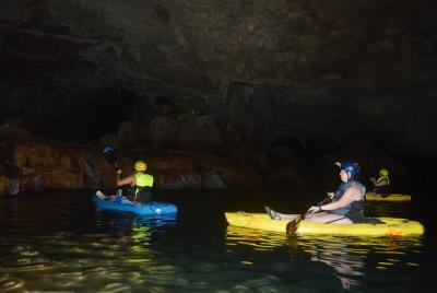 Kayak en cuevas para visitantes de cruceros