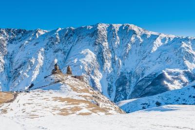 Excursión privada de día completo a Kazbegi
