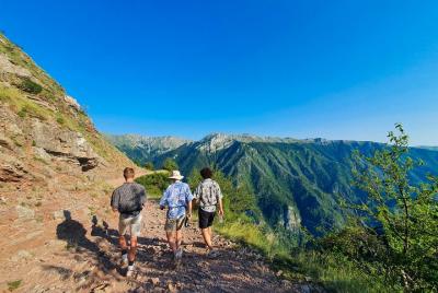Aldea de Lukomir - caminata en la cascada de Peruca