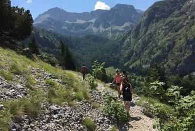 Caminata al lago Trnovacko