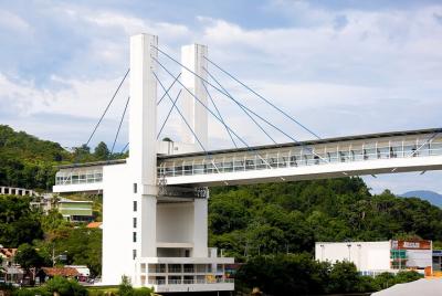 Transporte compartido entre el aeropuerto de Navegantes y Balneár