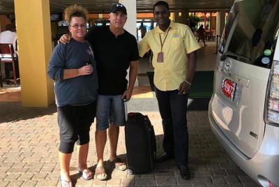 Traslados privados de ida y vuelta al aeropuerto en y alrededor d