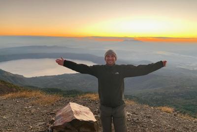 Caminata al volcán Santa Ana con acceso temprano privilegiado. Ve