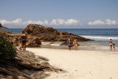 Excursión al pueblo de pescadores de Trindade, Paseo por la playa
