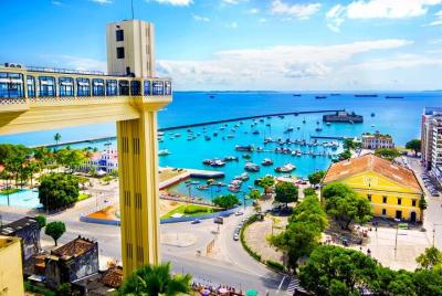 Traslado privado de ida y vuelta entre el aeropuerto y el hotel (