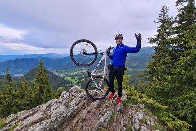 Pamporovo Rent a Bike + E-guide para el parque de bicicletas Pamp Pamporovo Rent a Bike + E-guide para el parque de bicicletas Pamp