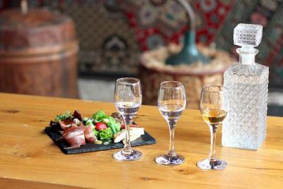 Degustación de rakia y maridaje en Sofía
