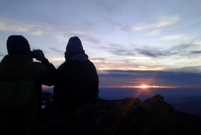 Tour de caminata al atardecer de invierno