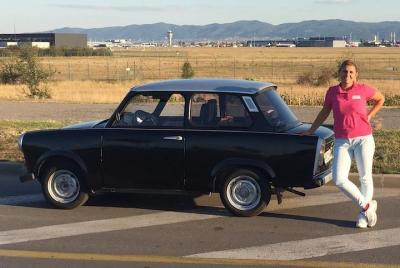 Torre comunista privada de Sofía en coche Trabant