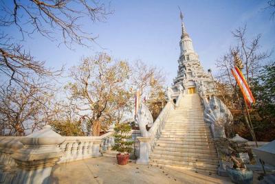 Visita privada al templo de Oudong desde Phnom Penh Visita privada al templo de Oudong desde Phnom Penh
