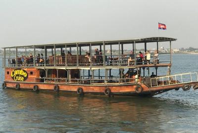 Crucero al atardecer con cena bufé opcional desde Nom Pen Crucero al atardecer con cena bufé opcional desde Nom Pen