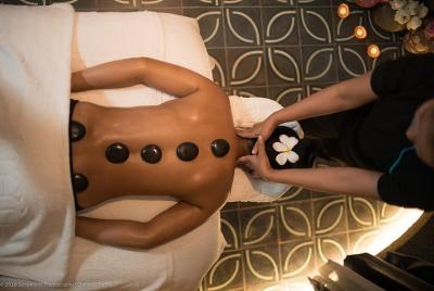 Masaje con piedras calientes