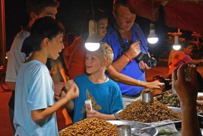 Tour nocturno de comida callejera: fuera de la ciudad central, es