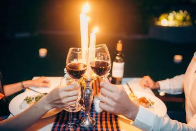 Celebra una cena romántica con tu amor
