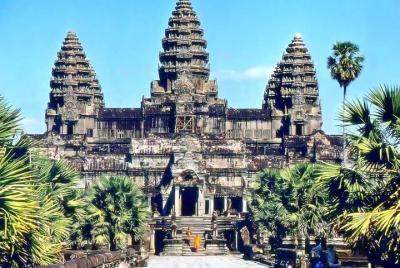 Excursión pequeña de 2 días a Angkor Wat y visita al pueblo flota Excursión pequeña de 2 días a Angkor Wat y visita al pueblo flota