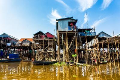 Excursión privada de medio día a Tonle Sap Lake y Kampong Phluk d