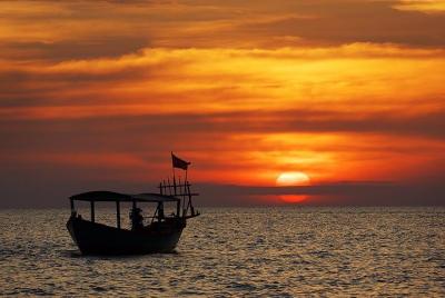 Crucero al atardecer para grupos pequeños en el lago Tonle Sap co