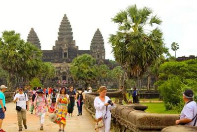1 día de Angkor Wat con circuito pequeño y recogida flotante en e