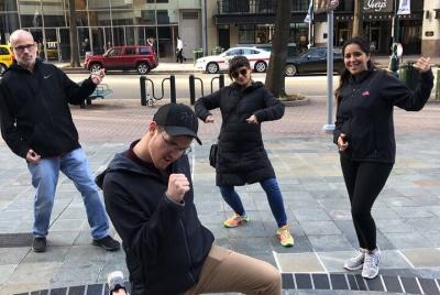 Excursión de búsqueda del tesoro de la ciudad de Edmonton por Zom Excursión de búsqueda del tesoro de la ciudad de Edmonton por Zom