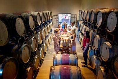 Tour privado de vinos Barrels of Fun en Nueva Escocia