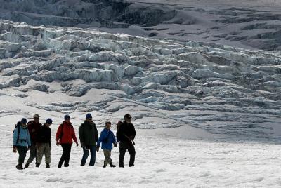 Caminata guiada de día completo por el glaciar en Athabasca con I Caminata guiada de día completo por el glaciar en Athabasca con I