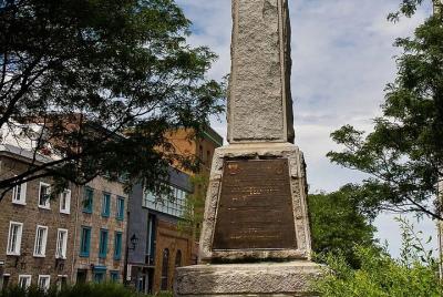 Recorrido a pie y búsqueda del tesoro autoguiado por el Viejo Mon