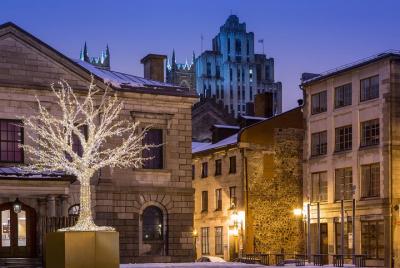 Recorrido a pie del casco antiguo de Montreal en Navidad