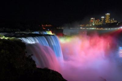 Búsqueda del tesoro en las cataratas del Niágara: caza a lo largo de las cataratas del Niágara Búsqueda del tesoro en las cataratas del Niágara: caza a lo largo de las cataratas del Niágara