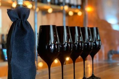 Cata de vinos de vidrio negro Cata de vinos de vidrio negro