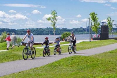 Excursión en bicicleta por la ciudad de Quebec a lo largo del río